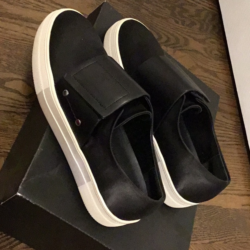 Casual shoes